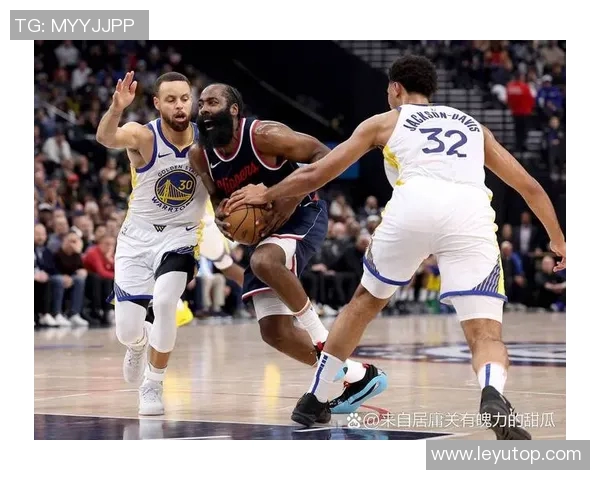 张佳玮分析库里与JB的配合策略及其对球队表现的影响 张佳玮分析库里与JB的配合策略及其对球队表现的影响